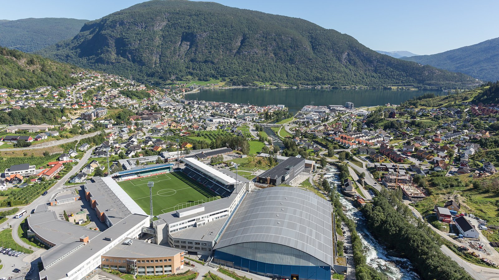 Fosshaugane Campus / SOGNDAL FOTBALL