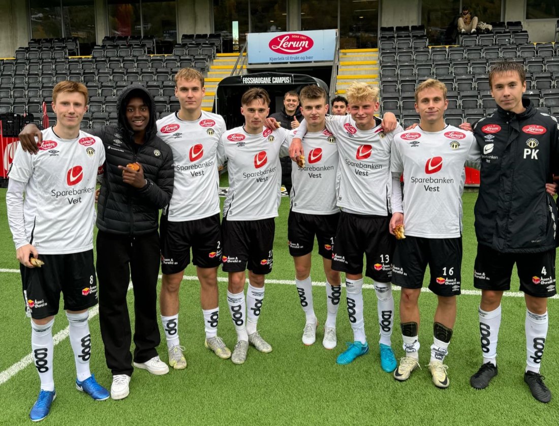 Målscorarane f.v: Marius Årøy, Havila Bonabandi, Sander Heggestad, Viljar Stavø, Ola Olsen, Elias Flo, Andreas Duesund og Sander Granheim.