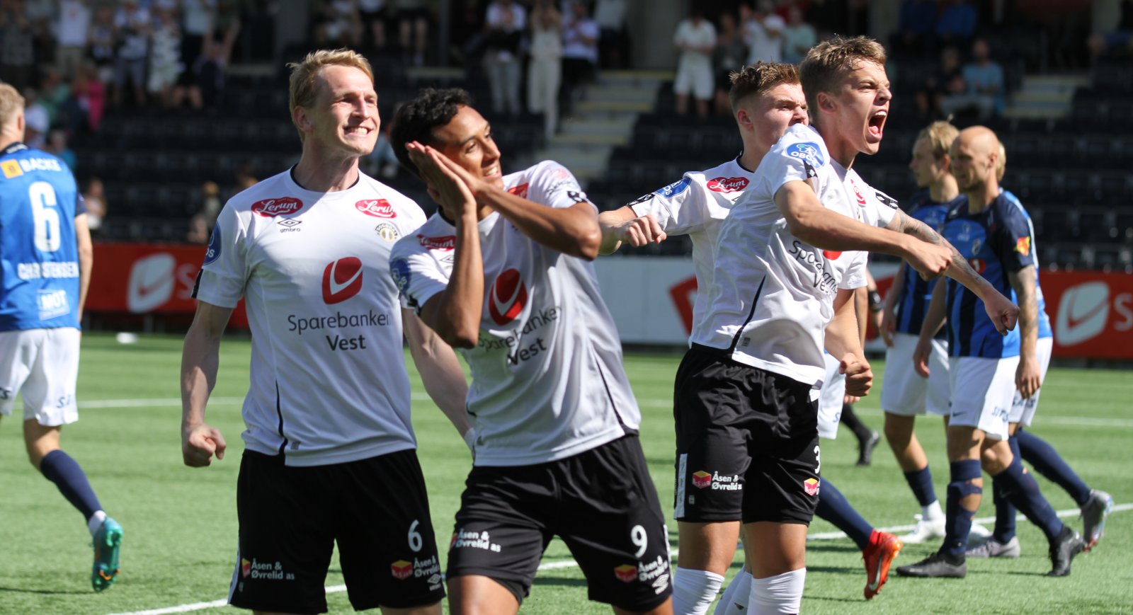 Martin Høyland, Oliver Hintsa og Mathias Øren jublar for scoring mot Stabæk